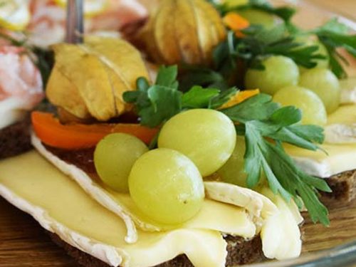 Smorrebrod Brie Cheese with ray bread, fig jam, grapes and parsley