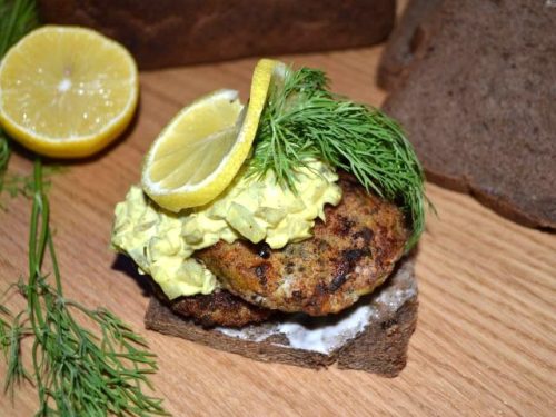 Smorrebrod Helsinki "Sea Wallenbergare, homemade Danish remoulade, capers & leek"